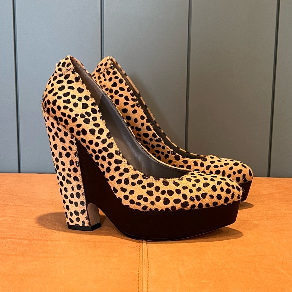 Rosegold Calf Hair Leopard “Lela Safari” Wedges - Picture 2 of 9